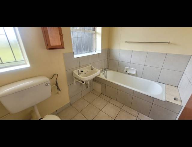2 BEDROOM APARTMENT FOR SALE IN RHODESFIELD